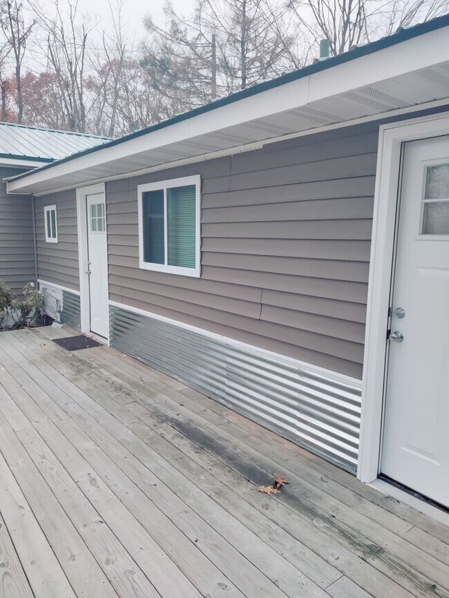 Building Photo - MIL-2117