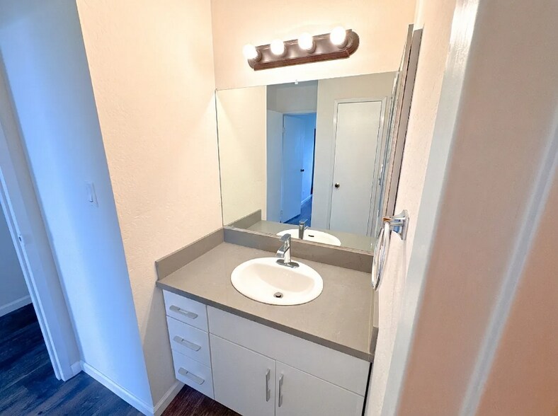 Building Photo - 150 Gardenside Dr