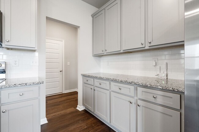 Building Photo - 4 bed / 2.5 bath in Gainesville! Retreat at Chicopee