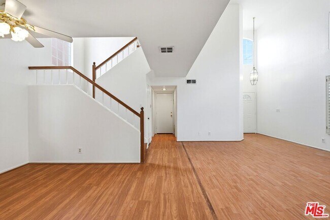 Building Photo - 25842 Browning Pl