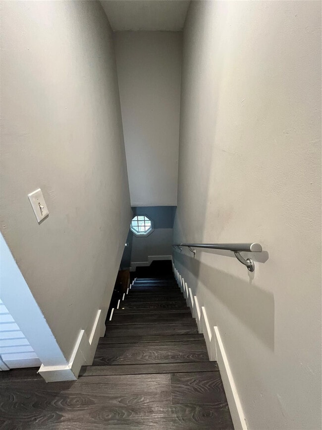 Building Photo - 1410 NE 56th Ct