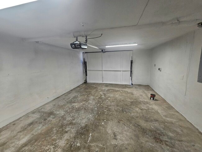 Building Photo - 3675 Christensen Ln