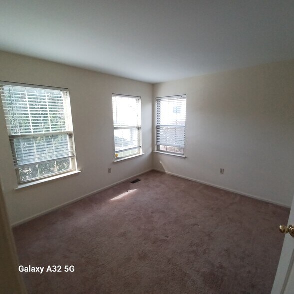 Building Photo - 113 Glennbrook Ct