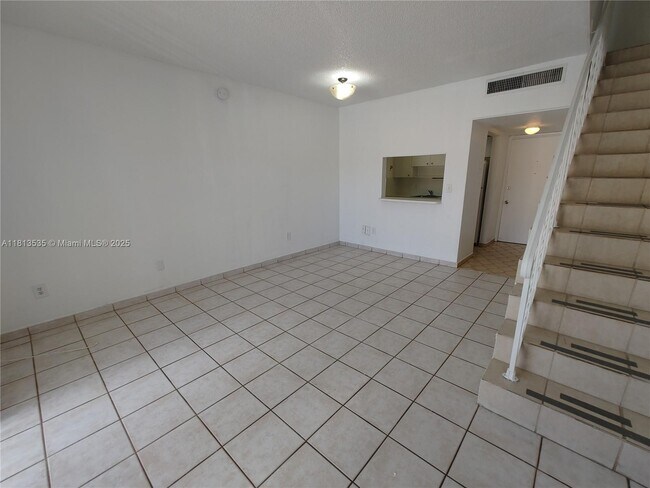 Building Photo - 1305 W 53rd St