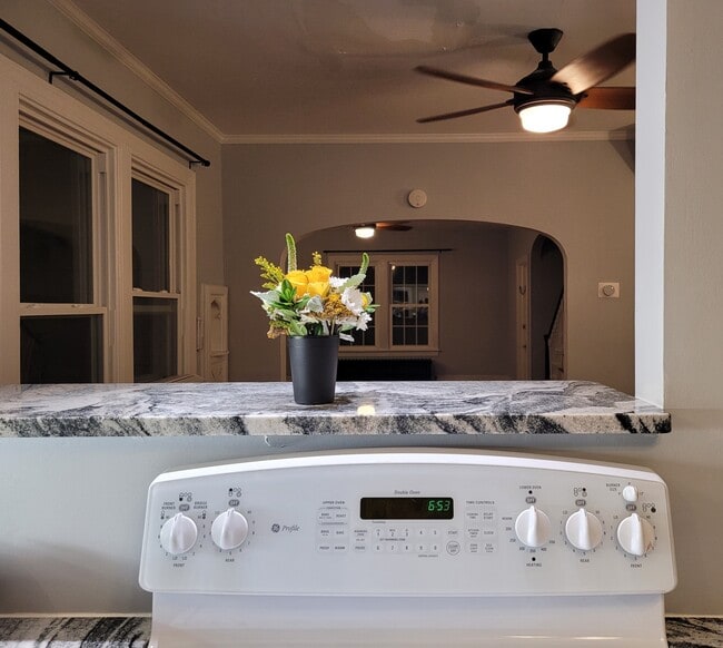 Building Photo - 115 Walnut St