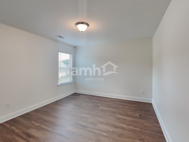 Building Photo - 405 Levon Ct