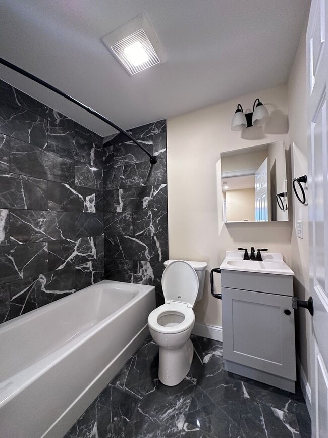 Building Photo - 416 Pearl St