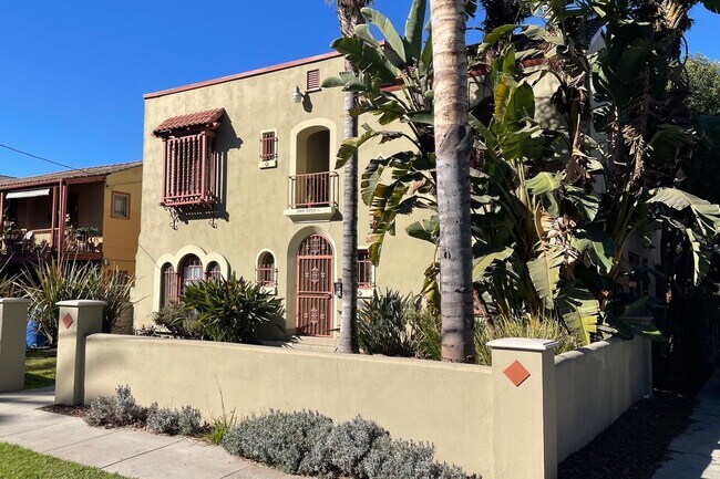 Building Photo - 1153 1/2 N Coronado St