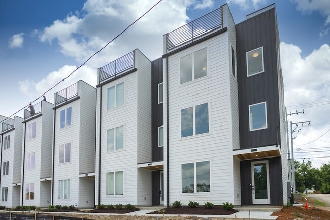 Primary Photo - 522 Cliff Cir