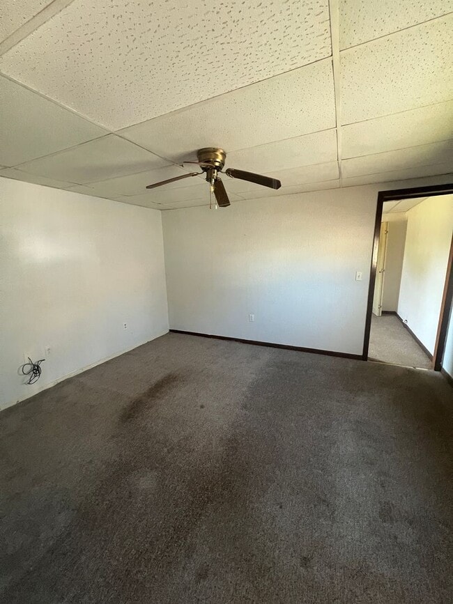 Building Photo - 305 E Maple St