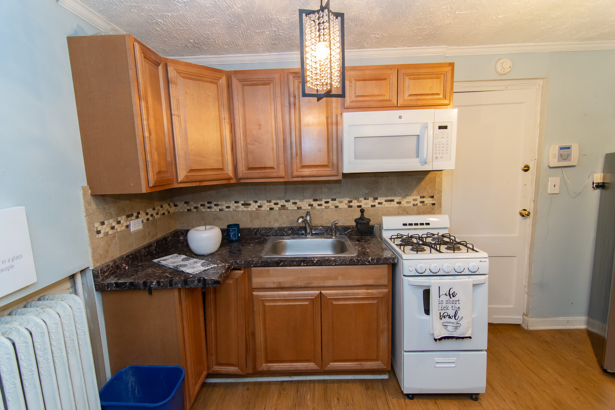 Kitchen with built-in microwave - 729 Congress St SE