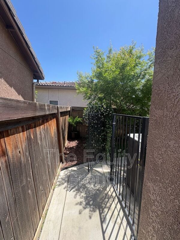 Building Photo - 5115 W Pianosa Ave