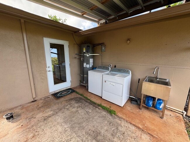 Building Photo - Kahana Ocean View Three bedroom/ Two Bath Unit