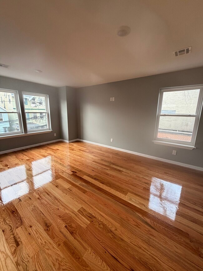 Building Photo - 288 S 7th St