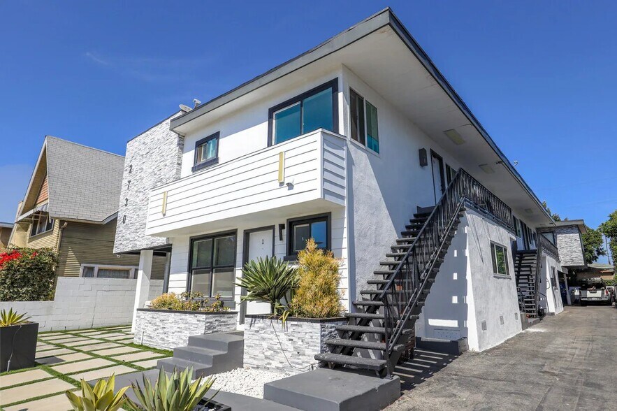 Building Photo - 2730 Raymond Ave