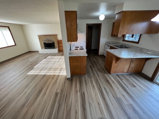 Building Photo - 2 Bedroom in Bethel-Danebo Area