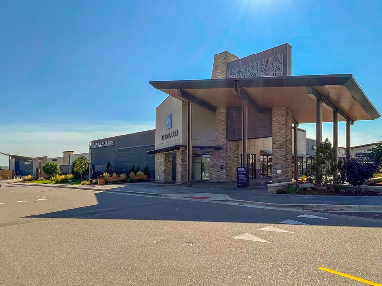 Building Photo - 577 W 174th Ave