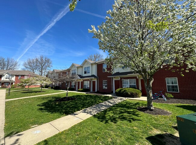 Building Photo - Beautiful Beech Grove Community********** Rent $1,325/month*********Quiet Culdesac Neighborhood