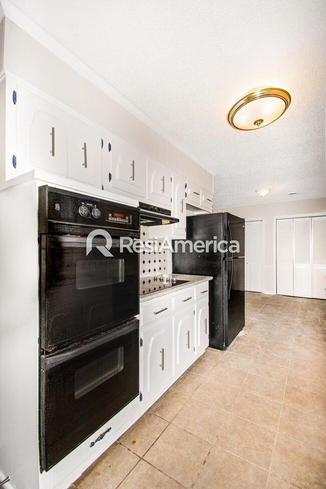 Building Photo - Newly Renovated 4/2 in Southaven
