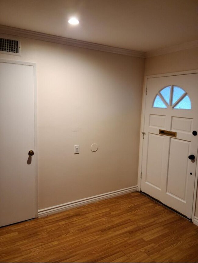 Building Photo - 6558 Neddy Ave