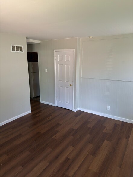 Building Photo - 10359 Renfrew Dr