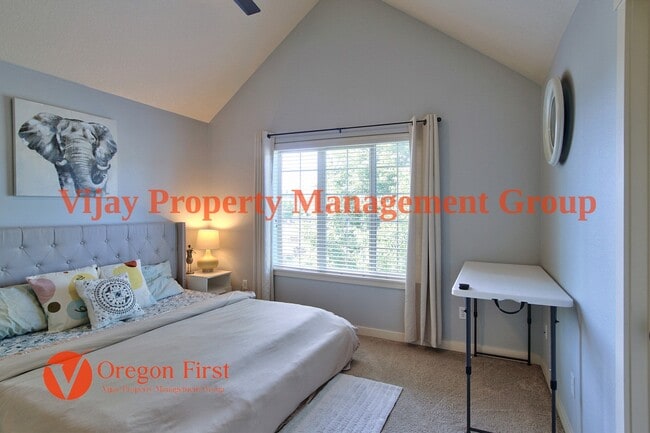 Building Photo - 825 NE Wheelock Pl