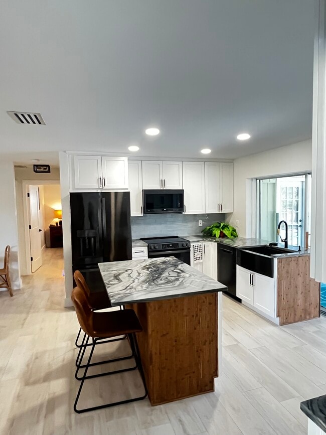 Building Photo - 27251 Patrick St