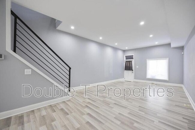 Building Photo - 10 N Ellwood Ave