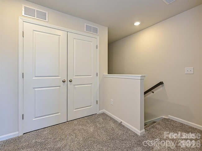 Building Photo - 5240 Brailey Cir