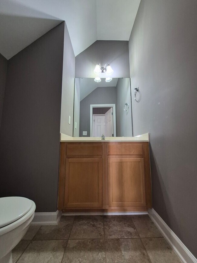 Building Photo - NEW LISTING!!!!!