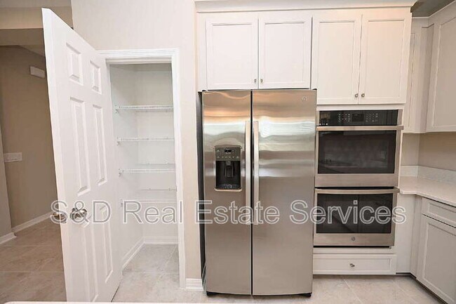 Building Photo - 5507 Freesia Dr
