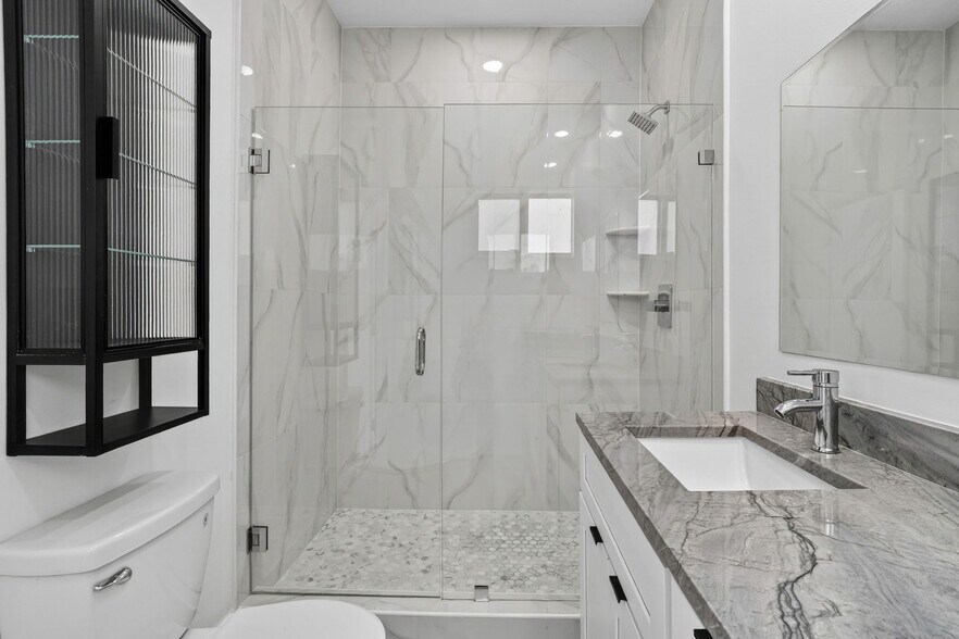 Building Photo - 655 NW 24th Ave