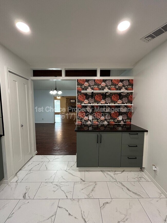 Building Photo - 6409 Stardust Dr S