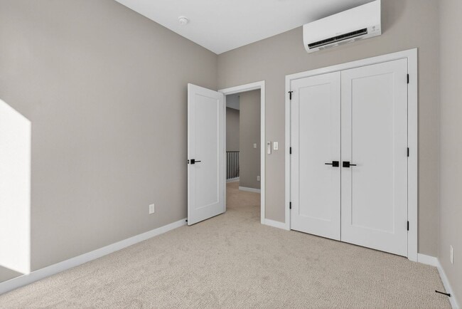 Building Photo - 15609 SE Meadowlark Ln