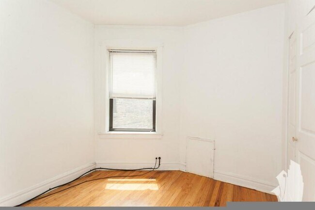 Building Photo - 2 bedroom in Chicago IL 60640
