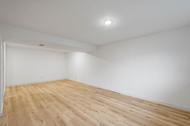 Building Photo - READY FOR MOVE IN! NEWLY RENOVATED 3 BEDRO...