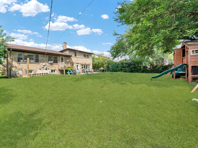 Building Photo - 1631 Clay Ct