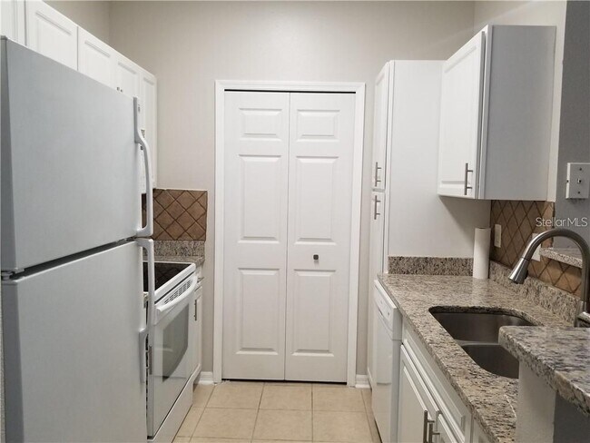 Building Photo - 1910 E Palm Ave