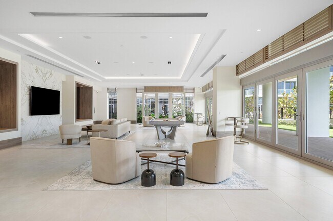 Building Photo - 220 Lake Shore Dr