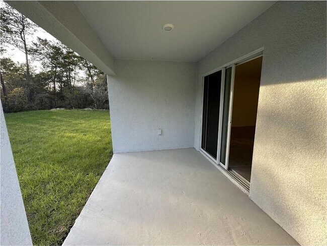 Building Photo - 16680 SW 30th Avenue Rd