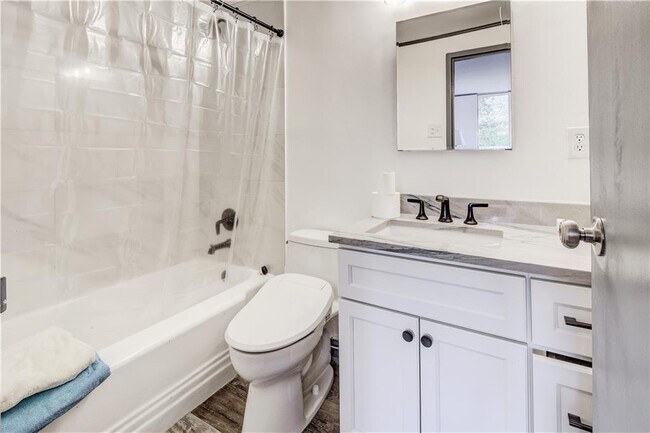 Building Photo - 2637 Peachtree Rd NE