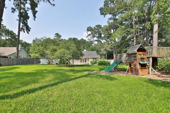 Building Photo - 22719 Rainfern Dr