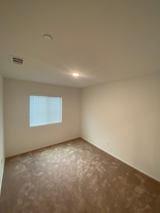 Building Photo - 6032 Mariposa Dr