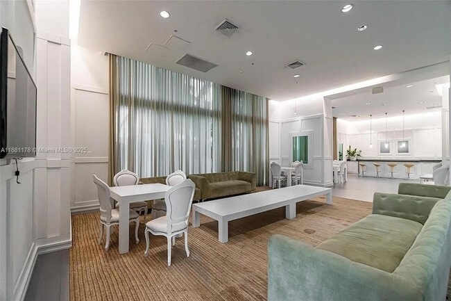 Building Photo - 90 SW 3rd St