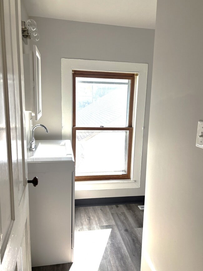 Building Photo - 218 N 3rd St