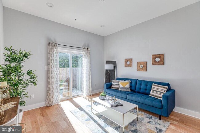 Building Photo - 2636 Latona St