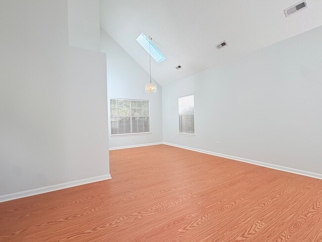 Building Photo - 110 Amelia Ct