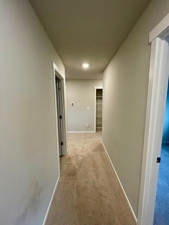 Building Photo - Welcome to your dream home in Cle Elum!