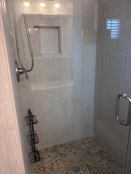 Shower - 8315 Kenyon Ave