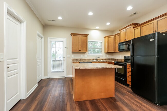 Building Photo - 391 Tapestry Pl